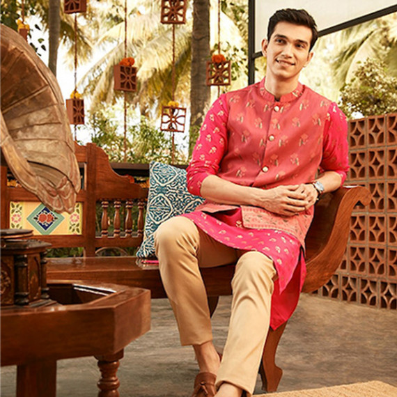 http://43.204.22.136/products/men-magenta-pink-golden-floral-printed-thread-work-floral-kurta-2