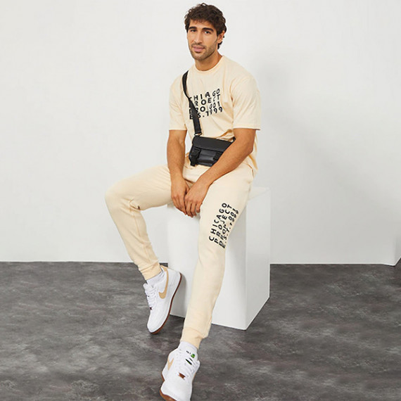 http://43.204.22.136/products/men-cream-colored-solid-slim-fit-cotton-joggers