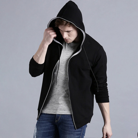 http://43.204.22.136/products/men-black-solid-hooded-sweatshirt