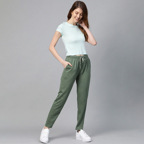 http://43.204.22.136/products/women-black-solid-side-stripes-cropped-track-pants