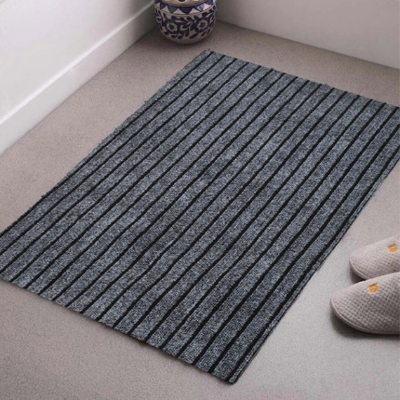 http://43.204.22.136/products/grey-black-striped-microfiber-anti-skid-door-mat