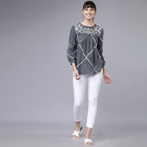 http://43.204.22.136/products/women-grey-and-white-printed-a-line-top