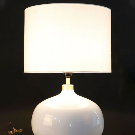 http://43.204.22.136/products/white-solid-handcrafted-bedside-standard-lamp