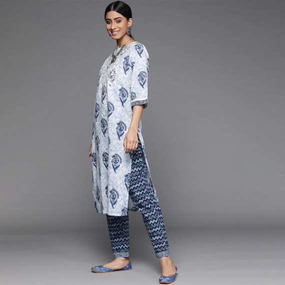 http://43.204.22.136/products/women-white-paisley-motifs-printed-pure-cotton-kurta-with-trousers-with-dupatta