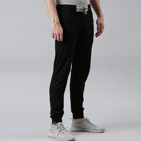 http://43.204.22.136/products/men-black-solid-organic-cotton-track-pants