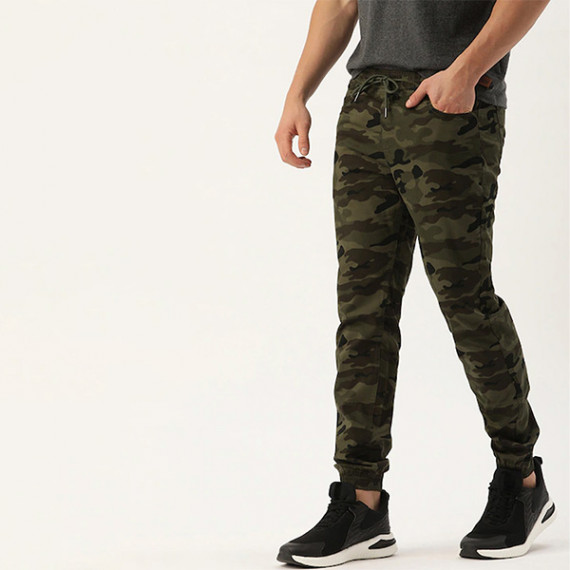 http://43.204.22.136/products/men-olive-green-camouflage-printed-slim-fit-joggers-trousers