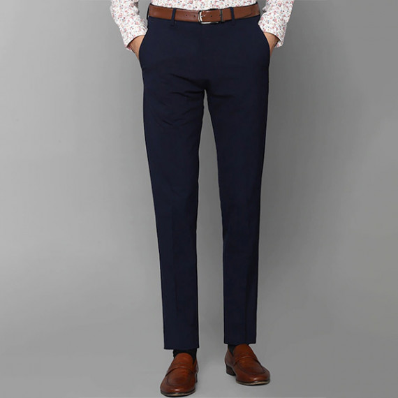 http://43.204.22.136/products/men-navy-blue-slim-fit-trousers