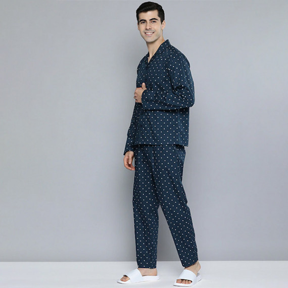 http://43.204.22.136/products/men-navy-blue-white-printed-pure-cotton-night-suit