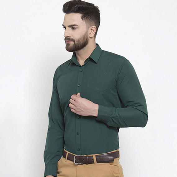 http://43.204.22.136/products/men-green-slim-fit-solid-formal-shirt