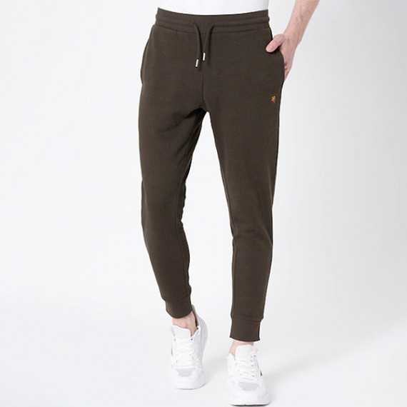 http://43.204.22.136/products/men-olive-solid-joggers