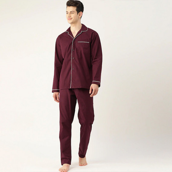 http://43.204.22.136/products/men-burgundy-pure-cotton-solid-nightsuit