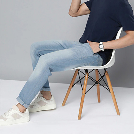 http://43.204.22.136/products/men-blue-slim-tapered-fit-light-fade-stretchable-jeans