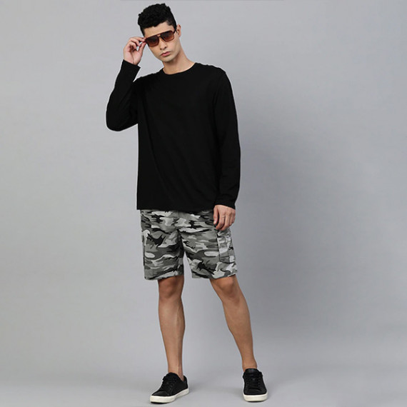 http://43.204.22.136/products/men-charcoal-grey-camouflage-printed-pure-cotton-cargo-shorts