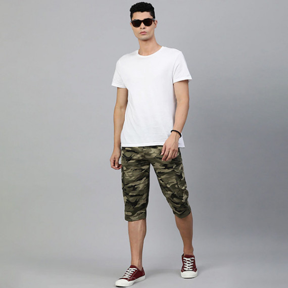 http://43.204.22.136/products/men-olive-green-beige-camouflage-printed-pure-cotton-34th-cargo-shorts