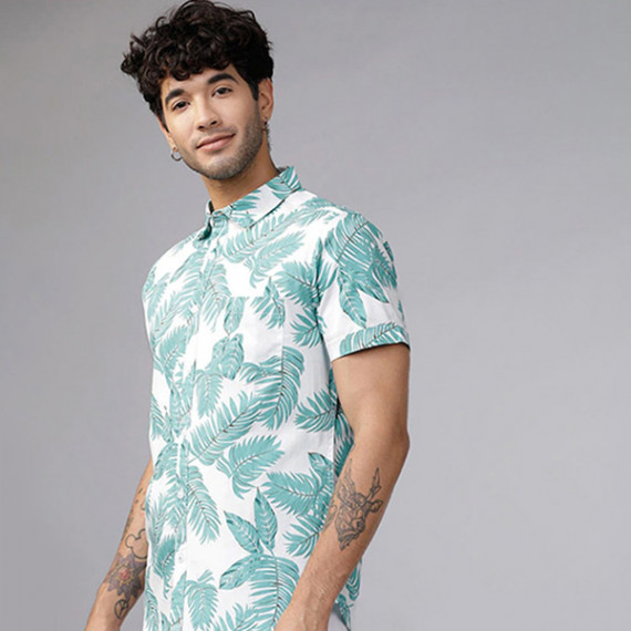 http://43.204.22.136/products/men-green-white-slim-fit-printed-casual-shirt