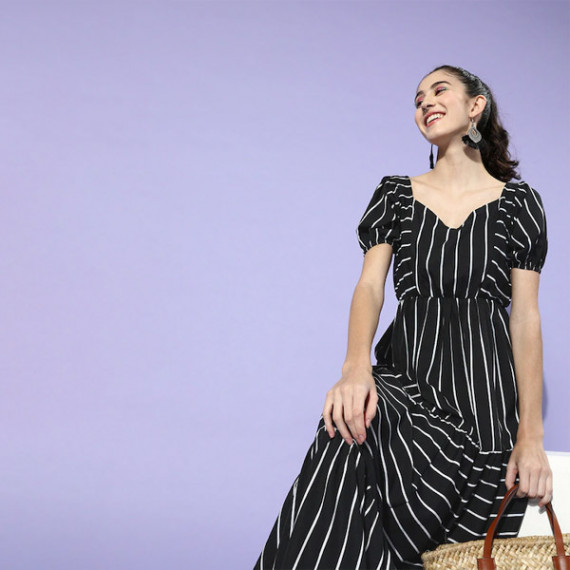 http://43.204.22.136/products/black-white-striped-crepe-maxi-dress